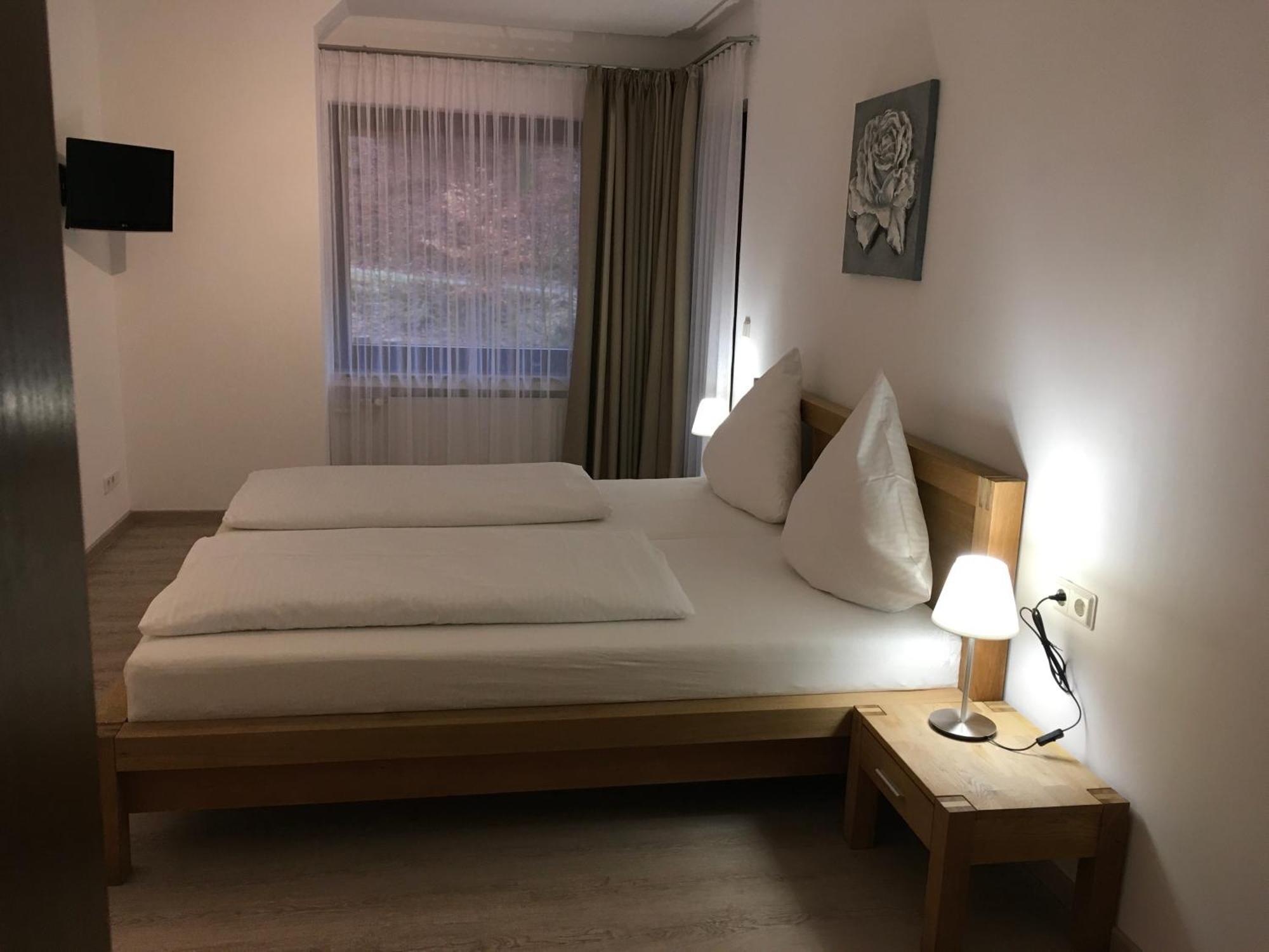 Hotel-Pension Zum Paradies Willingen  Esterno foto