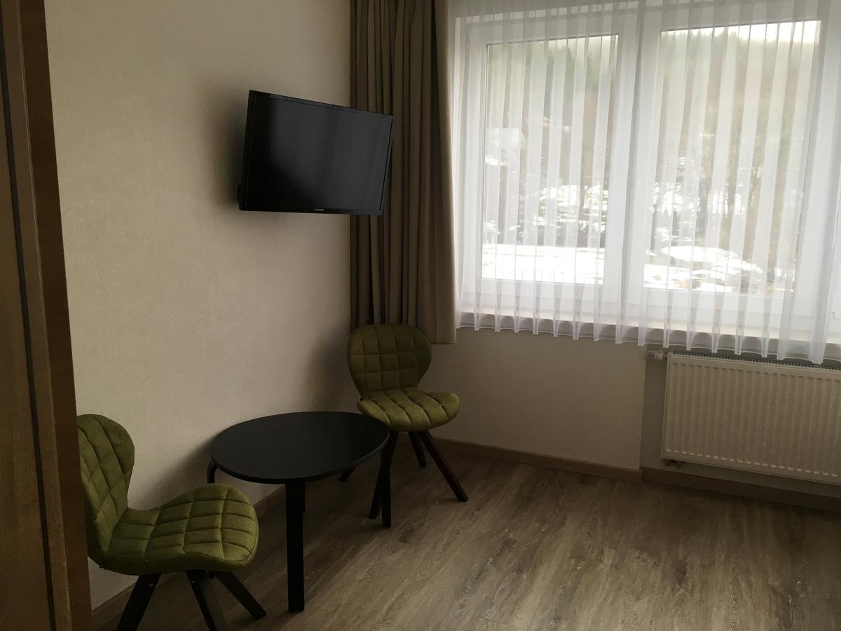 Hotel-Pension Zum Paradies Willingen  Esterno foto
