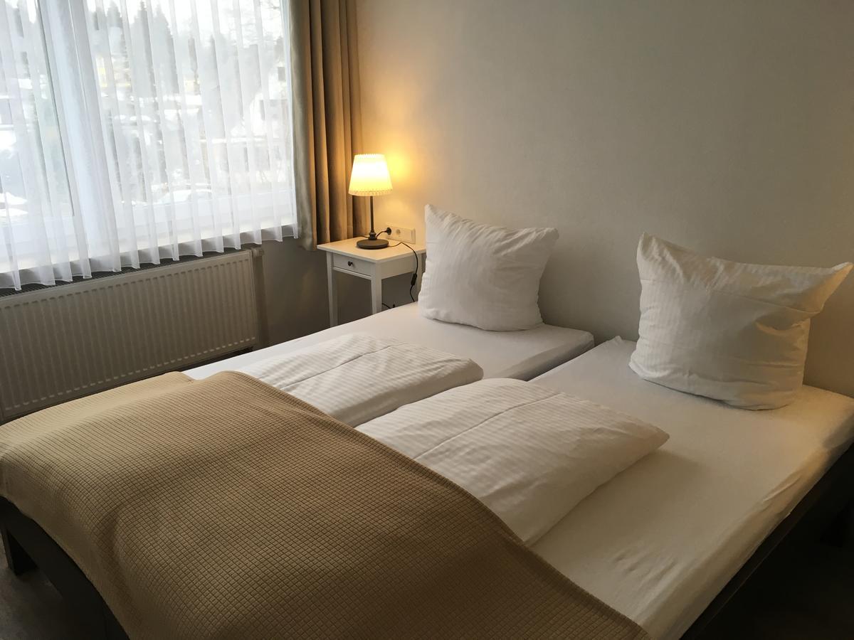 Hotel-Pension Zum Paradies Willingen  Esterno foto