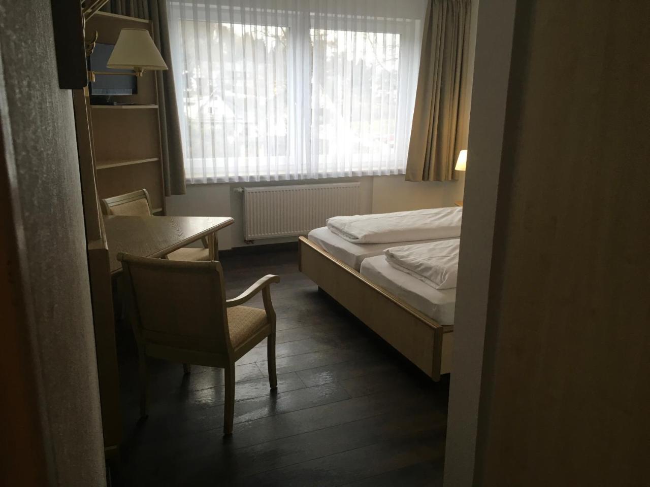 Hotel-Pension Zum Paradies Willingen  Esterno foto