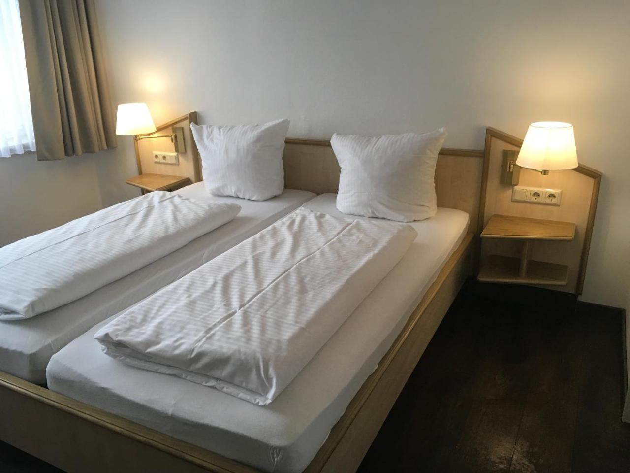 Hotel-Pension Zum Paradies Willingen  Esterno foto